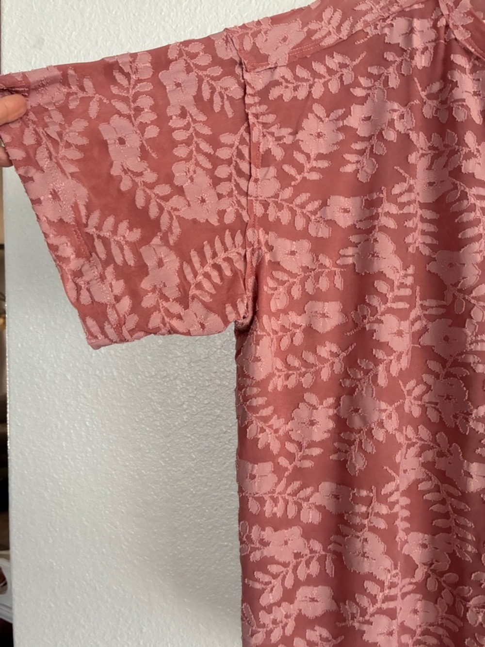 Daytrip Rose Dust Leaf Jacquard Short Sleeve Top Burn out Size L - Picture 4 of 5